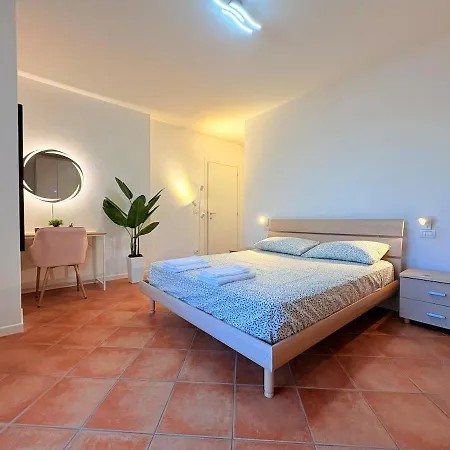 Venezia-mestre Train Station Modern Apartment