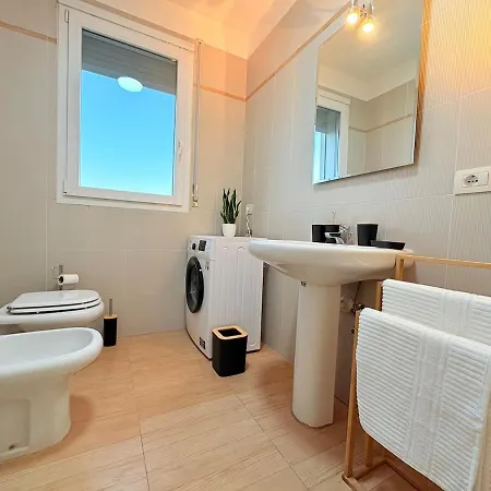 Venezia-mestre Train Station Modern Apartment